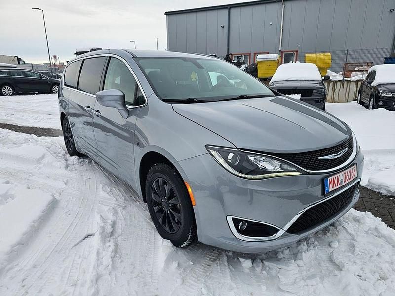Second-hand Chrysler Pacifica 291 CP (214 kW) 2019 Gri Monovolum