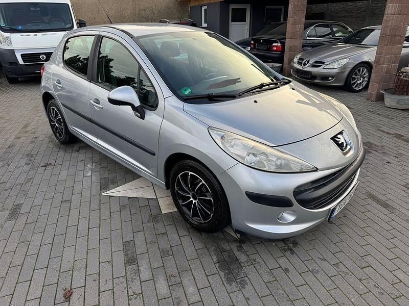 Silber Gebraucht 2006 Peugeot 207 Tendance Limousine | 3.499 € (Etwas zu teuer) - Bild 1/4