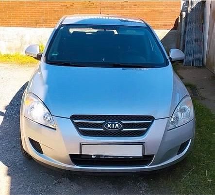 Używany Kia Ceed 109 KM (80 kW) 2008 Szary Hatchback