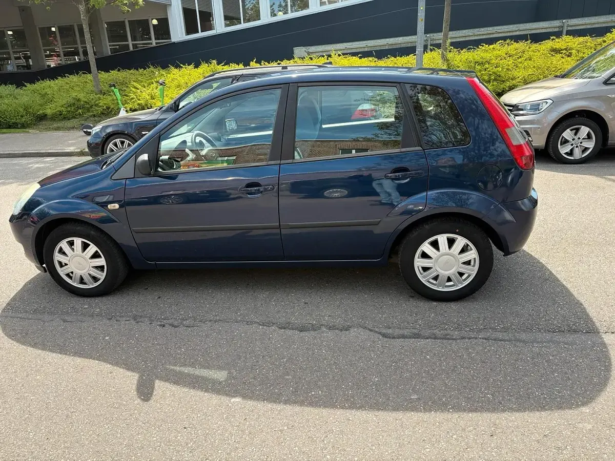 Gebraucht Ford Fiesta 80 PS (58 kW) 2005 Blau Kleinwagen
