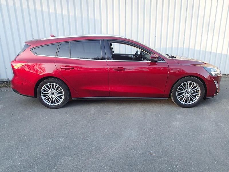 Gebraucht Ford Focus Titanium X 150 PS (110 kW) 2021 Rot Limousine