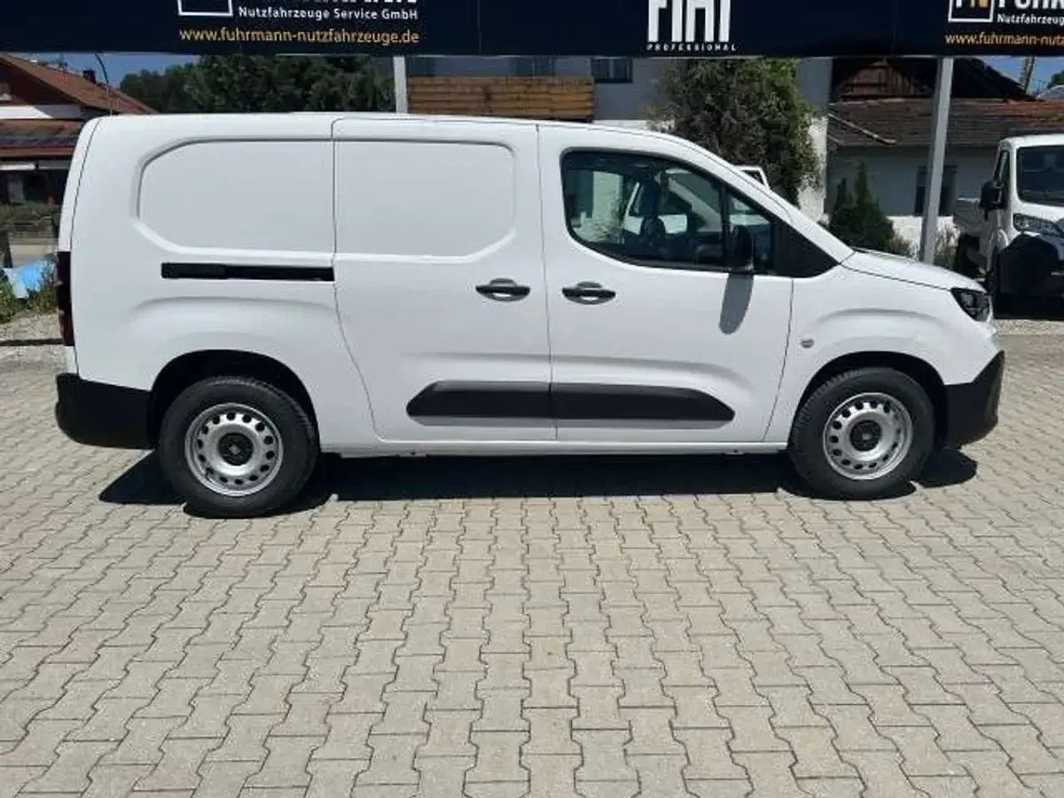 Neu Fiat Doblò 131 PS (96 kW) 2026 Weiß Van / Kleinbus