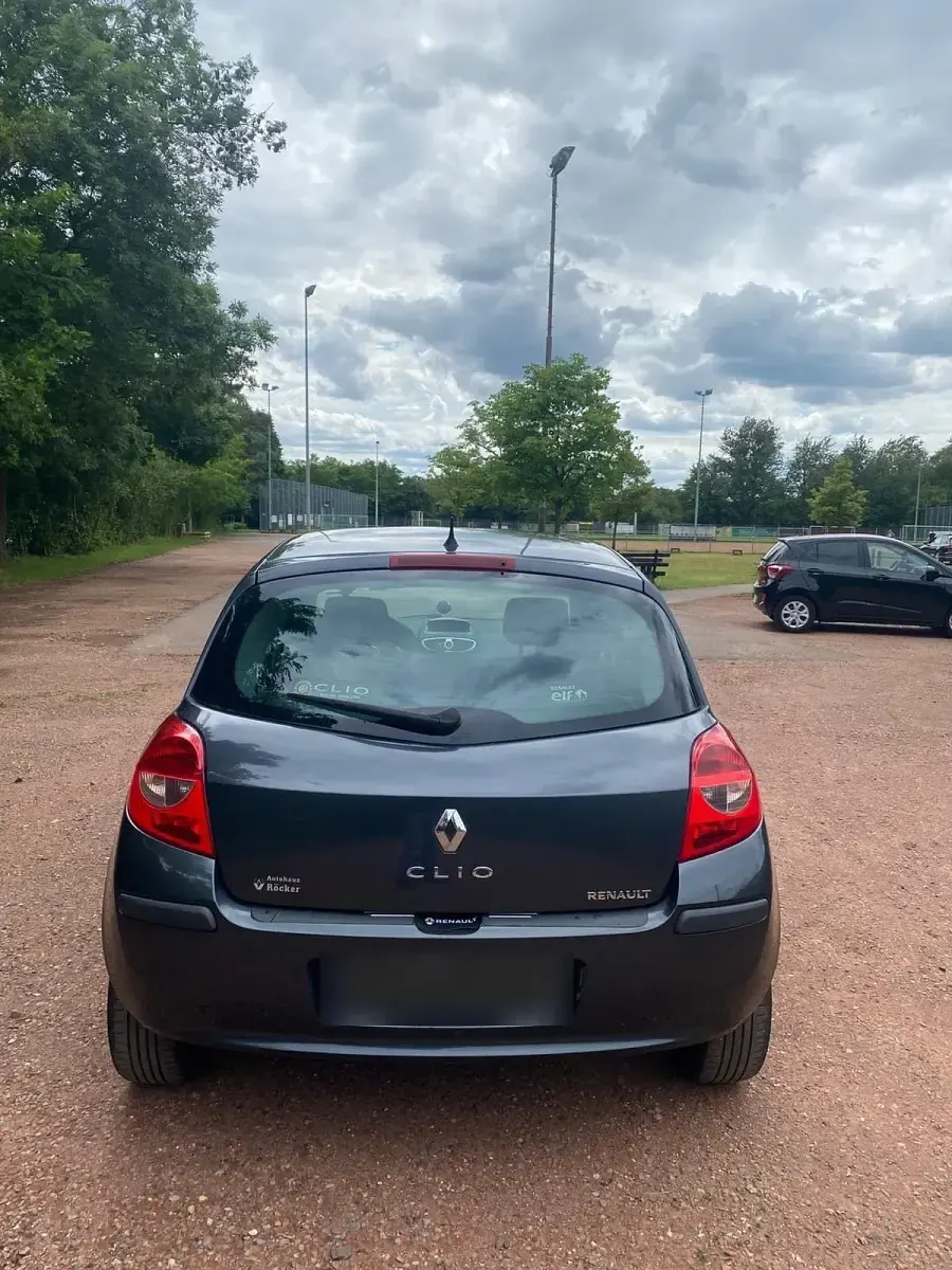 Gebraucht Renault Clio 90 PS (66 kW) 2006 Grau Kleinwagen