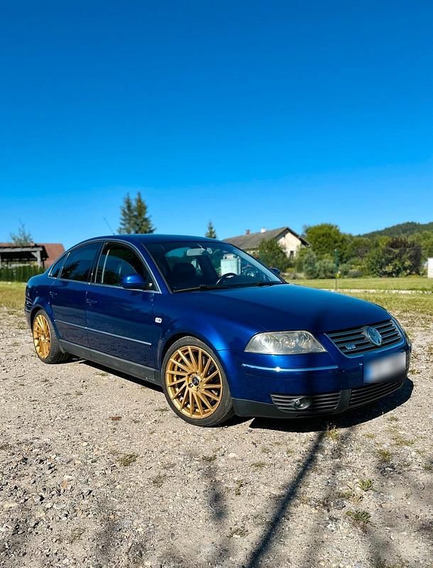 Usata VW Passat 275 CV (202 kW) 2003 Blu Berlina