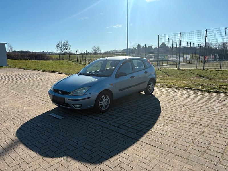 Second-hand Ford Focus 101 CP (74 kW) 2004 Albastru Berlinǎ
