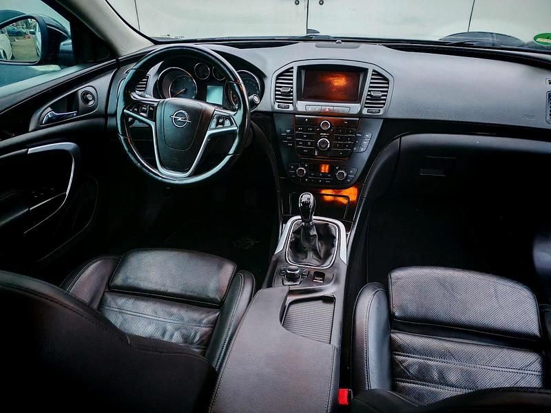 Gebraucht Opel Insignia 140 PS (102 kW) 2009 Schwarz Limousine