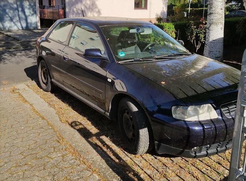 Second-hand Audi A3 Ambition 102 CP (75 kW) 2002 Albastru Hatchback