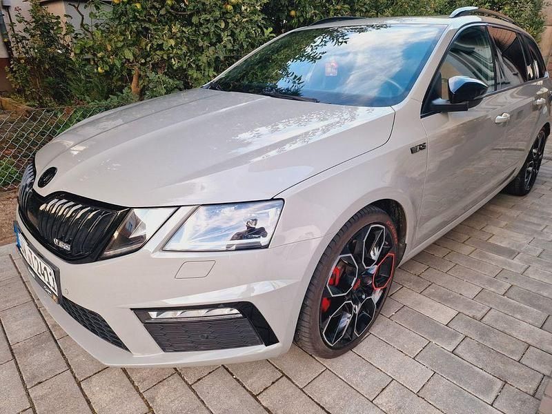 Grau Gebraucht 2018 Skoda Octavia RS Kombi | 22.999 € (Etwas zu teuer) - Bild 1/4