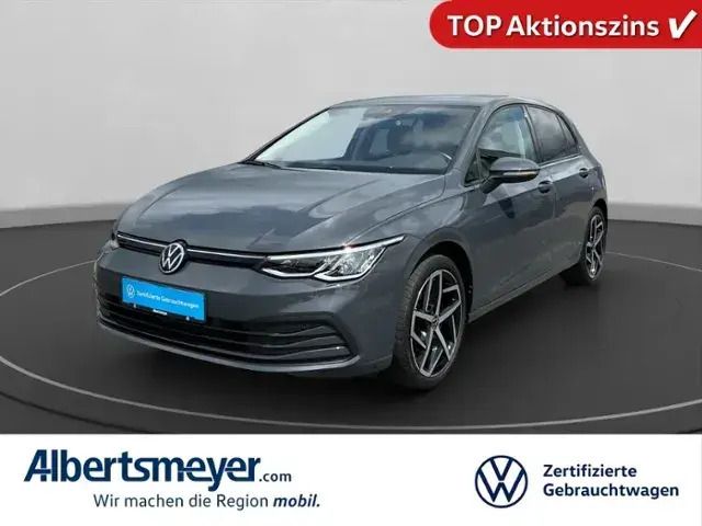 Grau Gebraucht 2020 VW Golf VIII Life Limousine | 20.589 € (Etwas zu teuer) - Bild 1/4