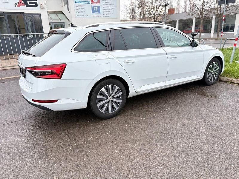 Gebraucht Skoda Superb Style 150 PS (110 kW) 2022 Weiß Kombi