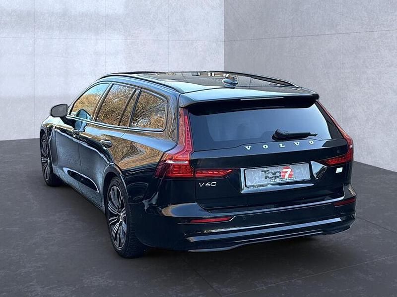 Gebraucht Volvo V60 Plus 455 PS (334 kW) 2022 Onyx black (metallic) Kombi