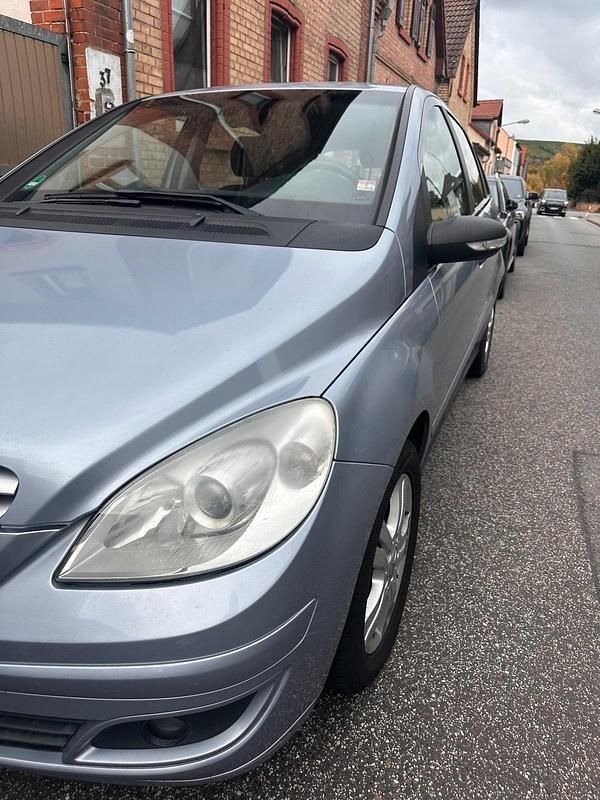 Andere farben Gebraucht 2007 Mercedes B170 Van / Kleinbus | 1.990 € (Superpreis) - Bild 1/4