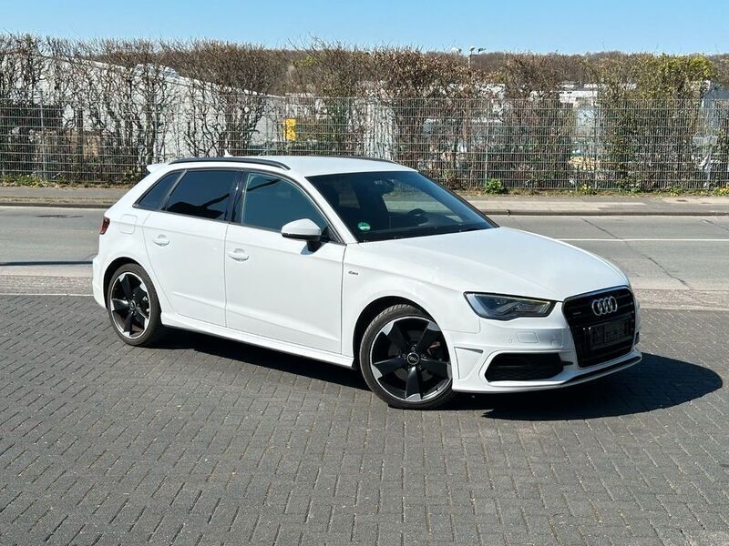 Gletscherweiß metallic Gebraucht 2014 Audi A3 Sportback S-Line Limousine | 14.690 € (Etwas zu teuer) - Bild 1/4