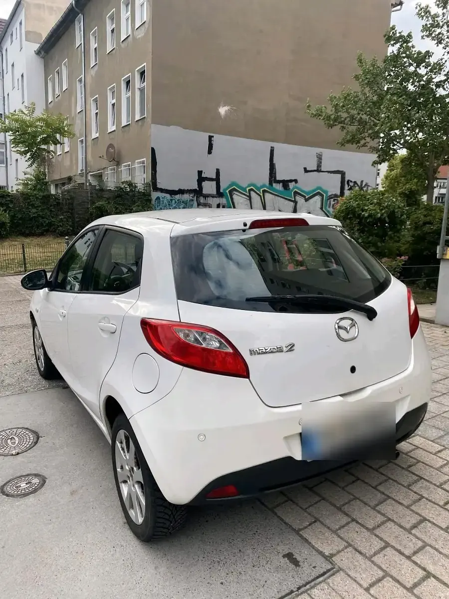 Gebraucht Mazda 2 75 PS (55 kW) 2010 Weiß Kleinwagen