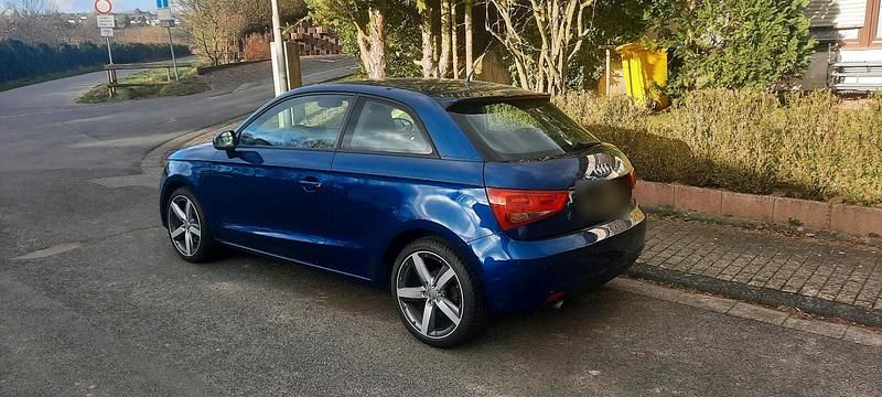 Gebraucht Audi A1 Ambition 105 PS (77 kW) 2010 Blau Kleinwagen