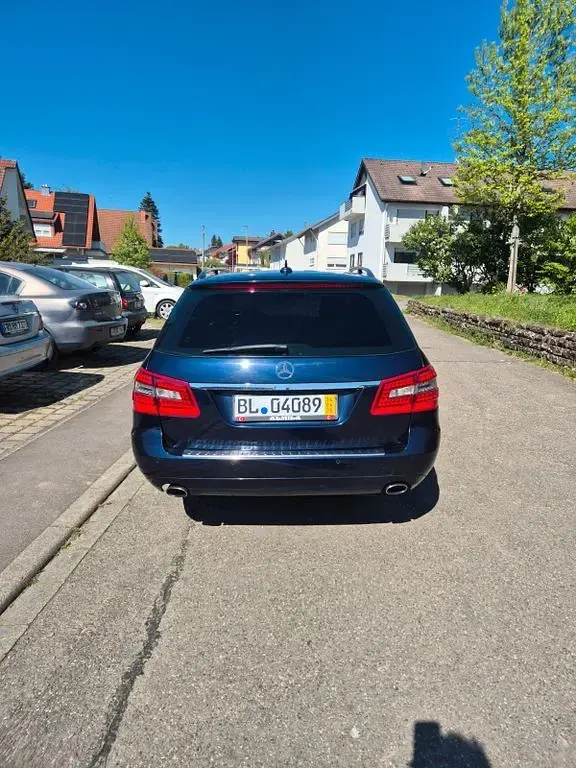 Gebraucht Mercedes E300 231 PS (169 kW) 2012 Blau Limousine