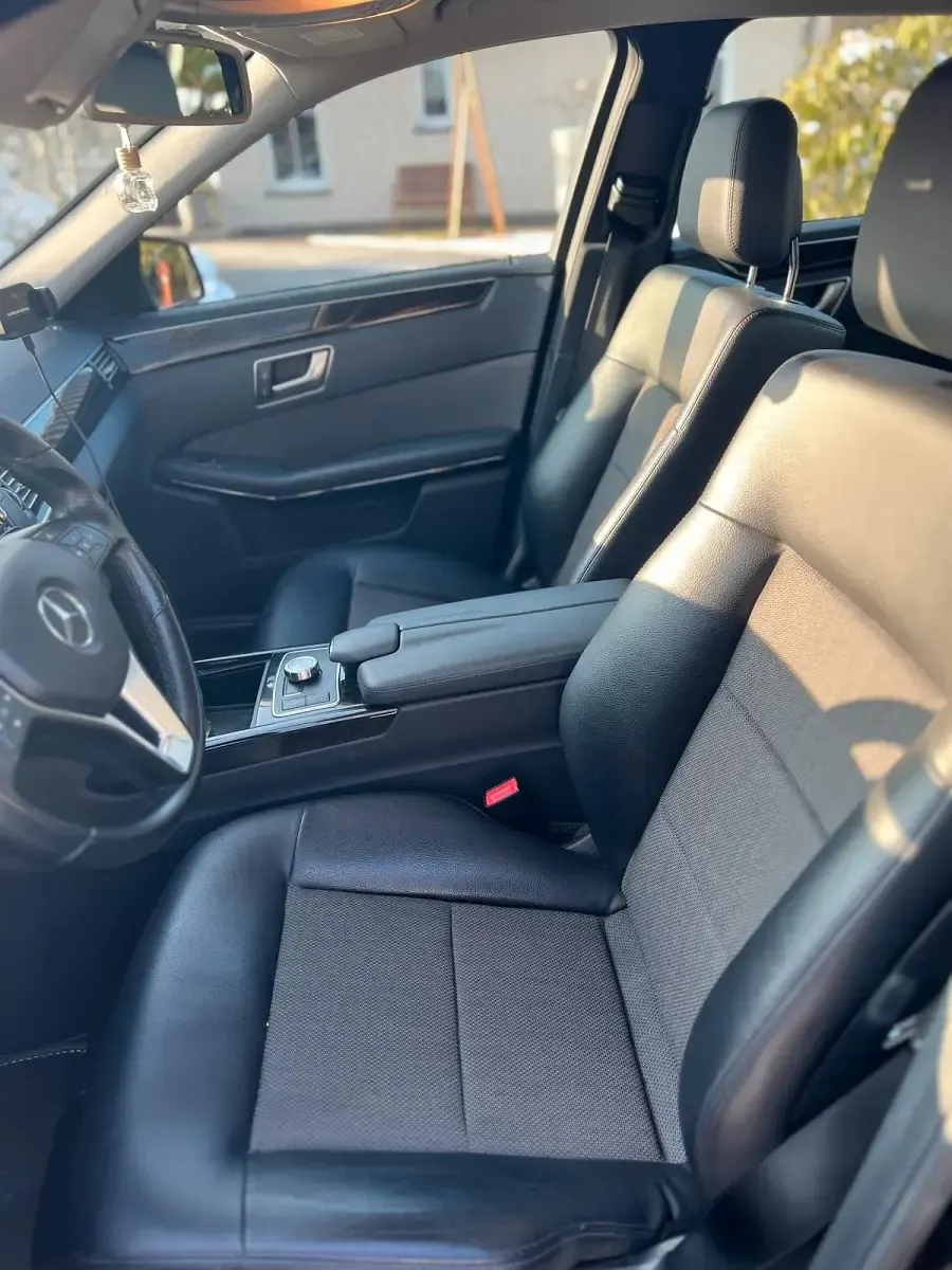 Gebraucht Mercedes E220 170 PS (125 kW) 2012 Schwarz Limousine