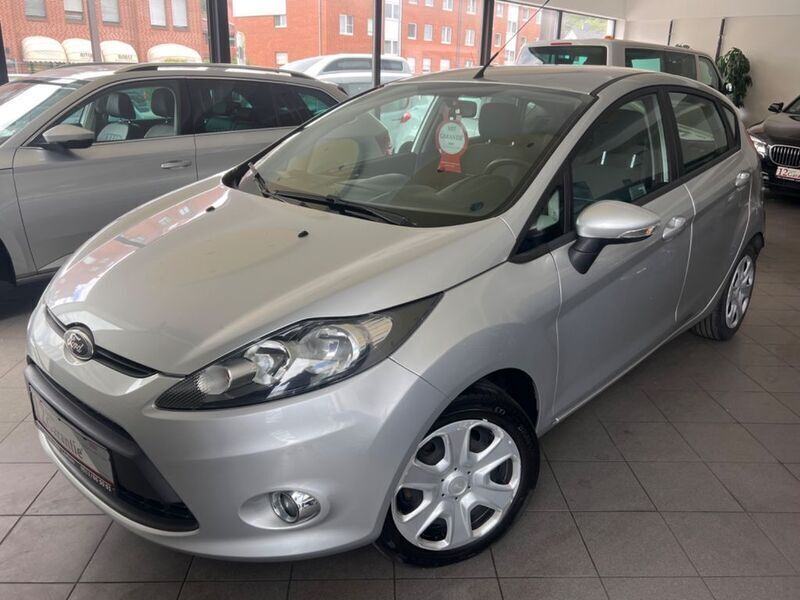 Silber Gebraucht 2012 Ford Fiesta Champions Edition Kleinwagen | 5.490 € (Etwas zu teuer) - Bild 1/4