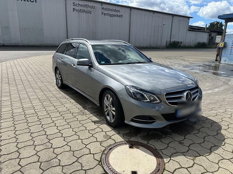 Grau Gebraucht 2014 Mercedes E220 Edition Kombi | 11.999 € (Guter Preis) - Bild 1/4