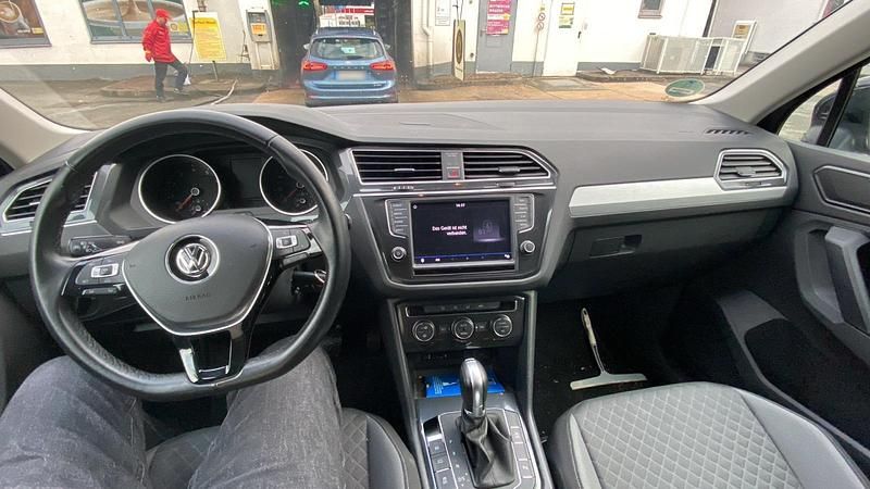 Second-hand VW Tiguan 190 CP (139 kW) 2017 Negru SUV