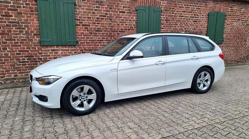 Weiß Gebraucht 2014 BMW 316 Kombi | 7.500 € (Guter Preis) - Bild 1/4