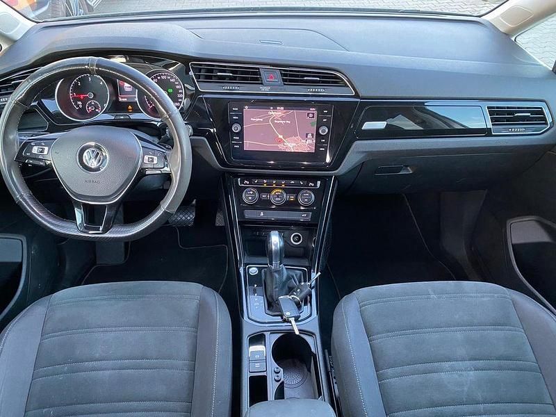 Gebraucht VW Touran Highline 190 PS (139 kW) 2017 Silber Van / Kleinbus