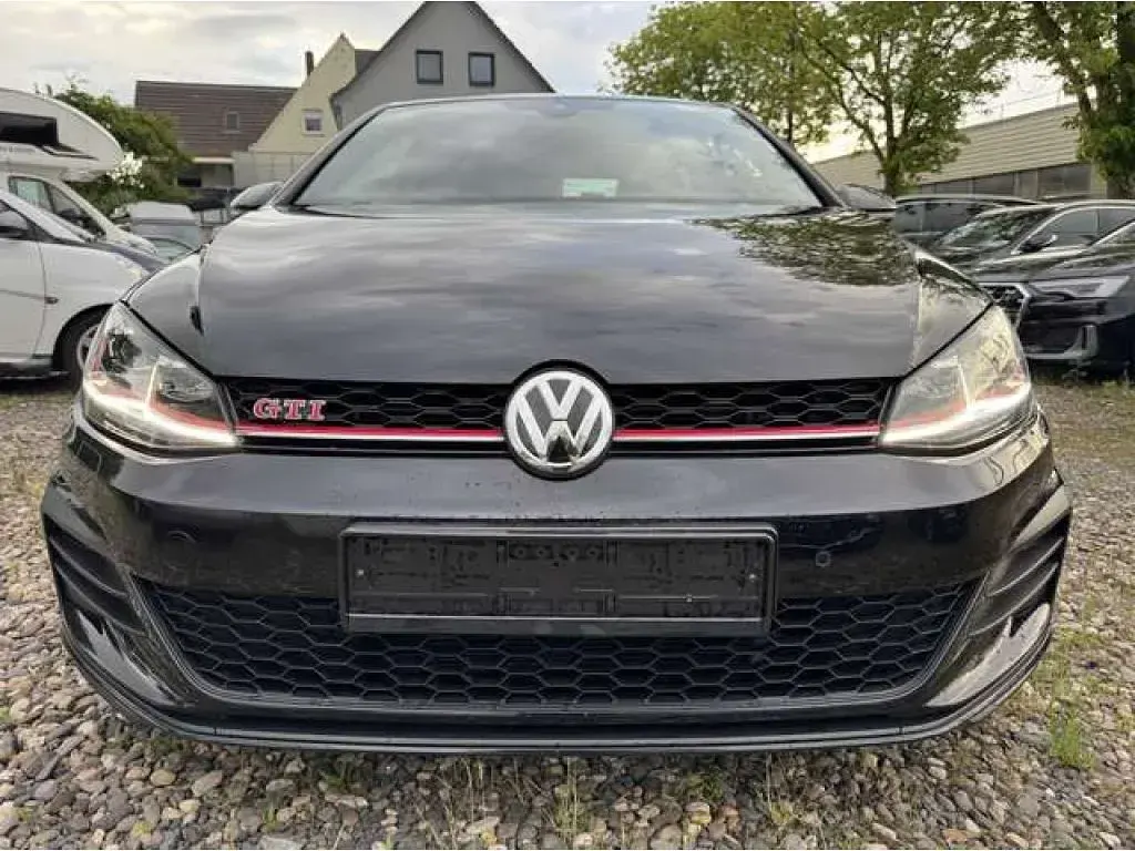 Gebraucht VW Golf VII GTI 245 PS (180 kW) 2018 Deep black perleffekt (metallic) Kleinwagen