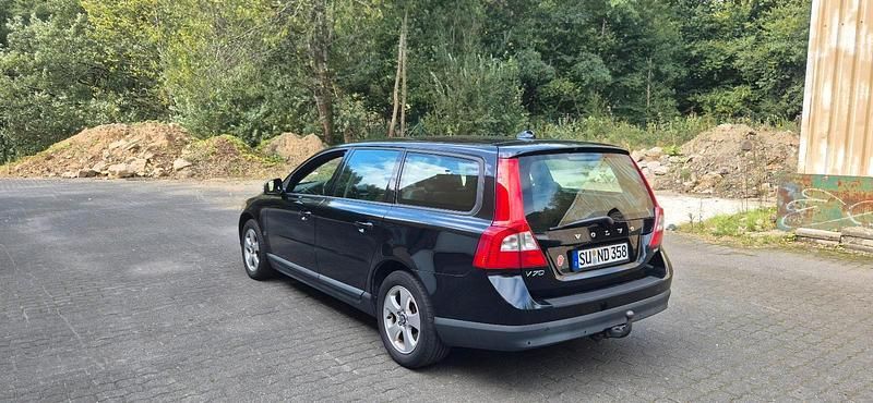 Schwarz Gebraucht 2010 Volvo V70 Kombi | 10.800 € (Teuer) - Bild 1/4