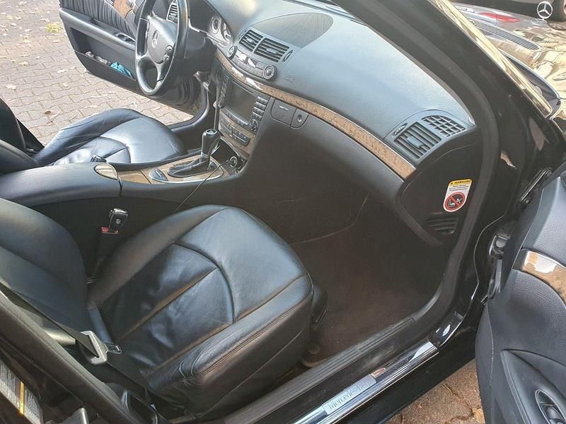 Gebraucht Mercedes E320 Elegance 224 PS (164 kW) 2008 Schwarz Limousine