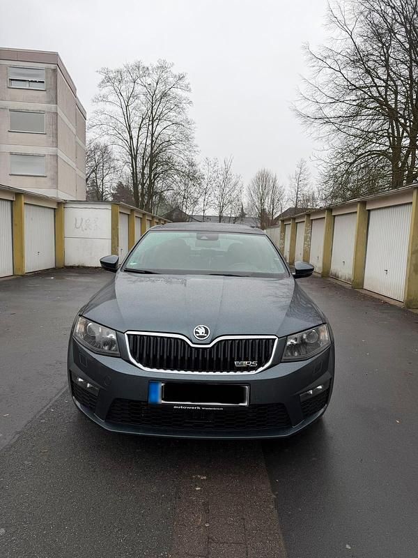 Gebraucht Skoda Octavia RS 184 PS (135 kW) 2016 Grau Kleinwagen