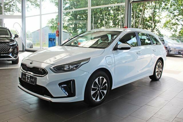 Gebraucht Kia Ceed 141 PS (103 kW) 2021 Weiß Kleinwagen