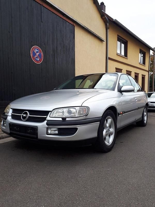 Silber Gebraucht 1998 Opel Omega Sport Limousine | 1.350 € (Superpreis) - Bild 1/4