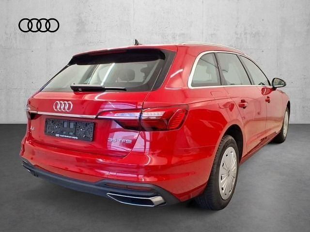 Gebraucht Audi A4 Ambiente 150 PS (110 kW) 2023 Tangorot metallic Kombi