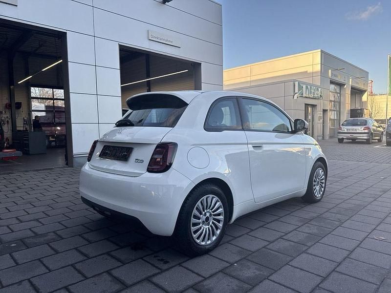 Gebraucht Fiat 500e 86 kW (118 PS) 2023 Weiß Limousine