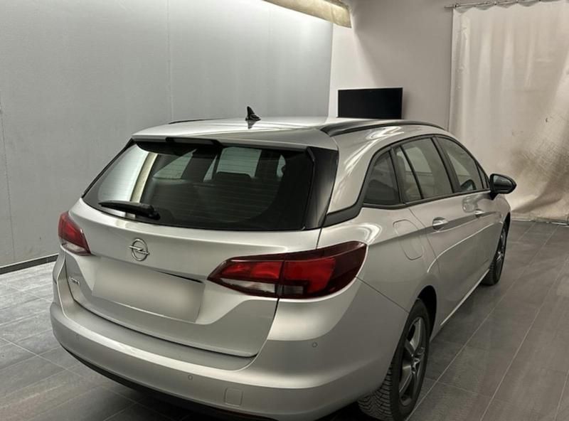 Second-hand Opel Astra 122 CP (89 kW) 2022 Argintiu Hatchback