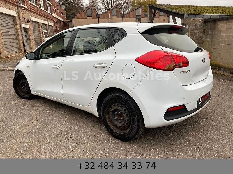 Gebraucht Kia Ceed 128 PS (94 kW) 2014 Weiß Kleinwagen