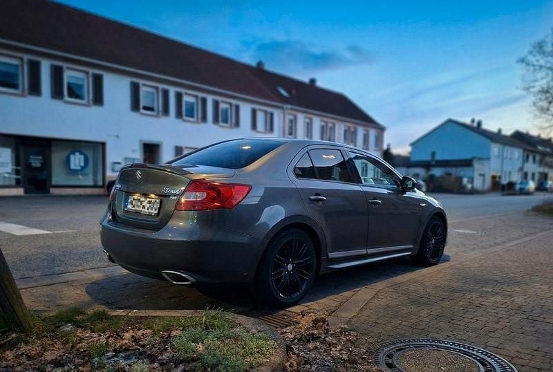 Gebraucht Suzuki Kizashi 178 PS (130 kW) 2011 Grau Limousine