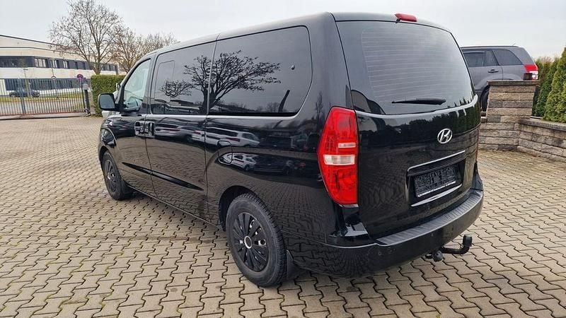 Gebraucht Hyundai H-1 170 PS (125 kW) 2010 Schwarz Van / Kleinbus