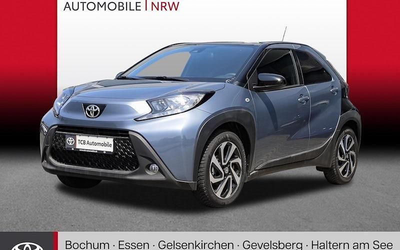 Grau Gebraucht 2024 Toyota Aygo Pulse Kleinwagen | 15.989 € (Fairer Preis) - Bild 1/4