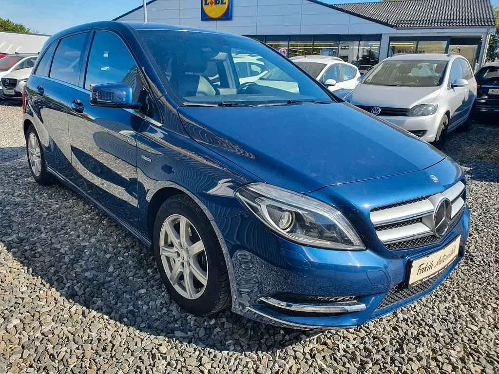 Gebraucht Mercedes B200 156 PS (114 kW) 2012 Blau Van / Kleinbus
