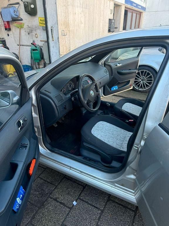 Gebraucht Skoda Fabia Classic 75 PS (55 kW) 2003 Silber Limousine