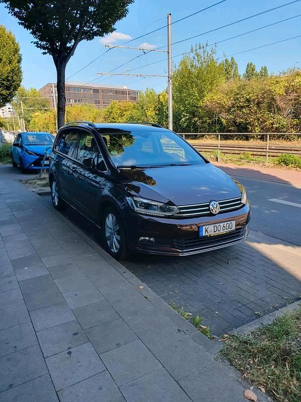 Rot Gebraucht 2018 VW Touran Van / Kleinbus | 16.400 € (Guter Preis) - Bild 1/4