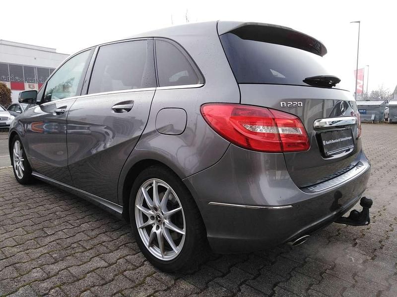 Gebraucht Mercedes B220 170 PS (125 kW) 2014 Mountaingrau  met. Van / Kleinbus
