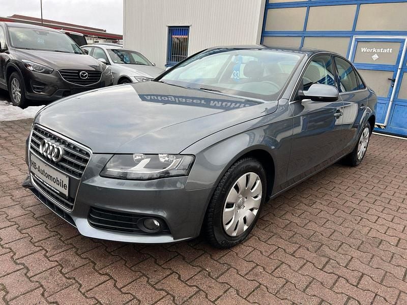 Grau Gebraucht 2011 Audi A4 Ambiente Limousine | 5.900 € (Superpreis) - Bild 1/4