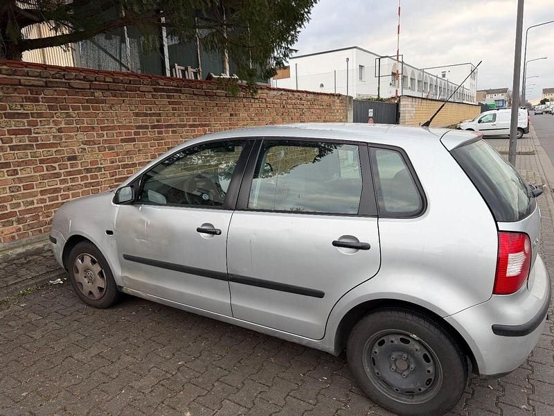 Silber Gebraucht 2004 VW Polo Kleinwagen | 550 € (Superpreis) - Bild 1/4