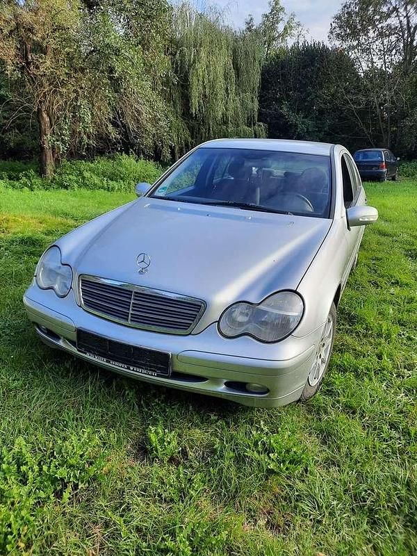 Silber Gebraucht 2002 Mercedes C200 Classic Limousine | 3.100 € (Fairer Preis) - Bild 1/4