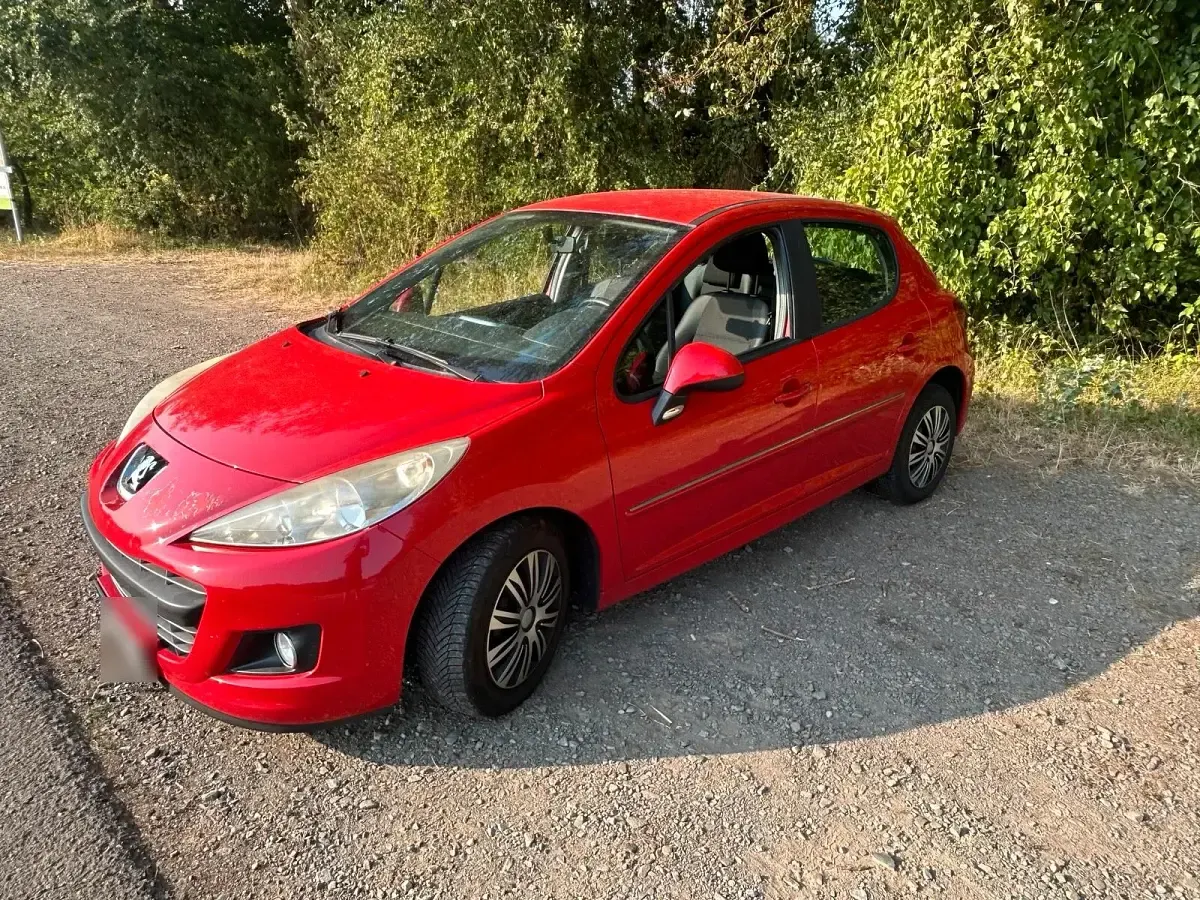 Gebraucht Peugeot 207 95 PS (69 kW) 2011 Rot Kleinwagen