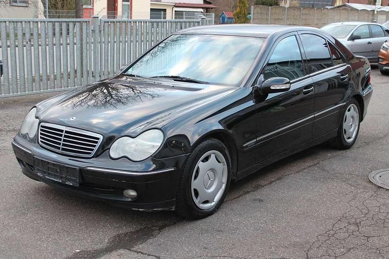 Obsidianschwarz metalliclack Gebraucht 2003 Mercedes C200 Limousine | 1.650 € (Fairer Preis) - Bild 1/4