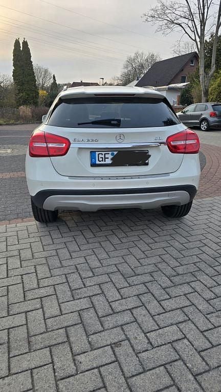Gebraucht Mercedes GLA220 170 PS (125 kW) 2015 Weiß SUV