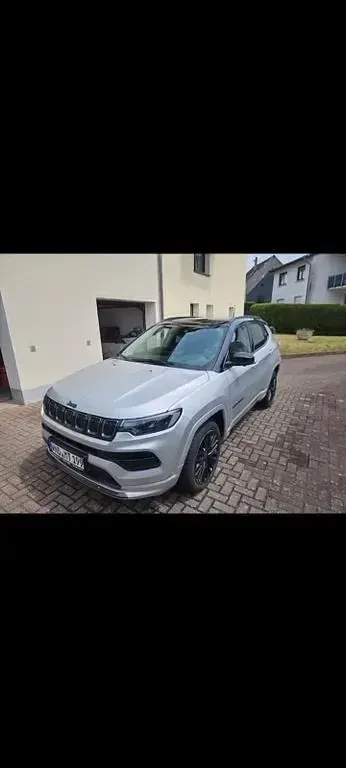 Gebraucht Jeep Compass 241 PS (177 kW) 2022 Silber SUV